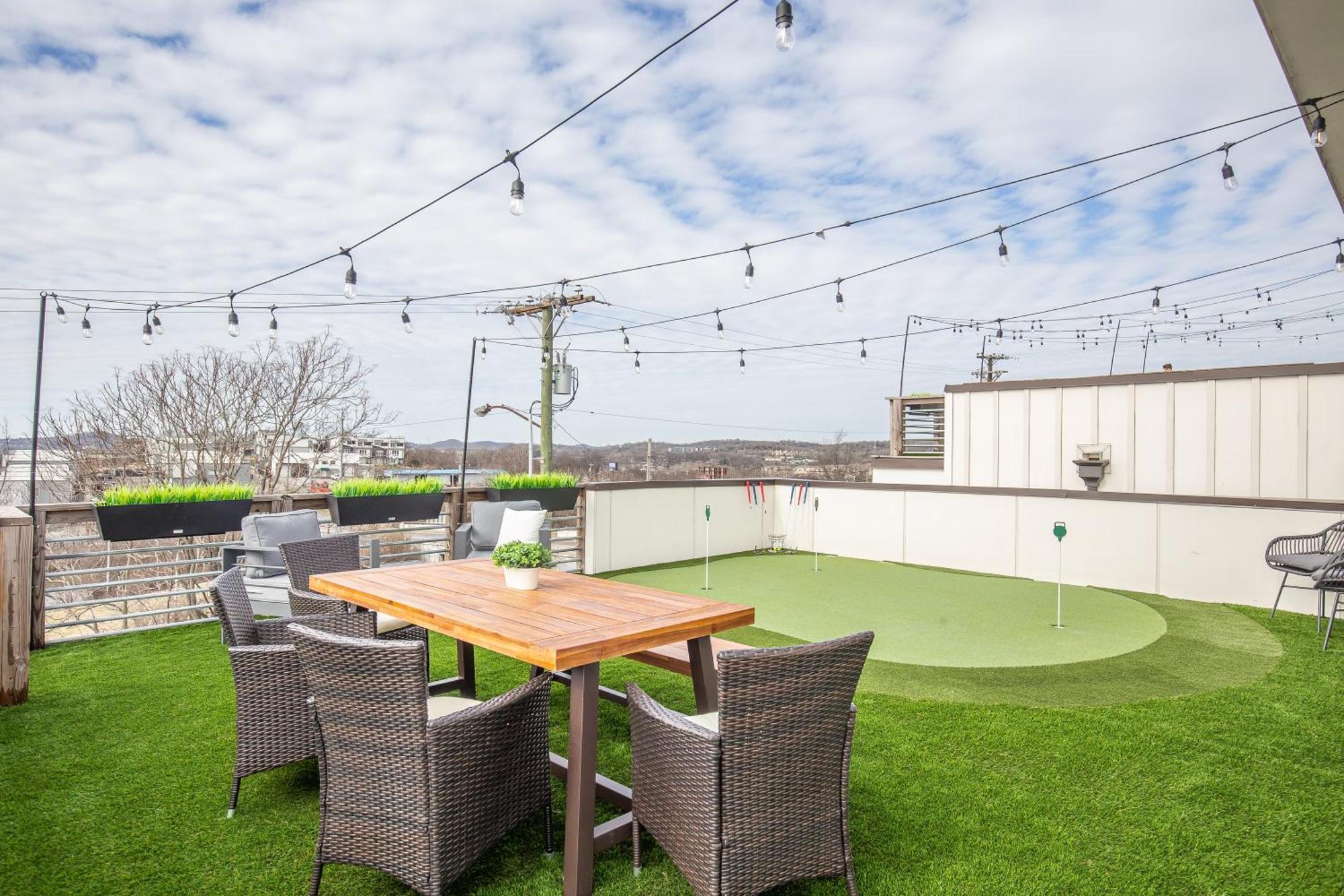 Whiskey House With Rooftop Golf, City Views! 8Min To Downtown! Sleeps 9! ナッシュビル エクステリア 写真