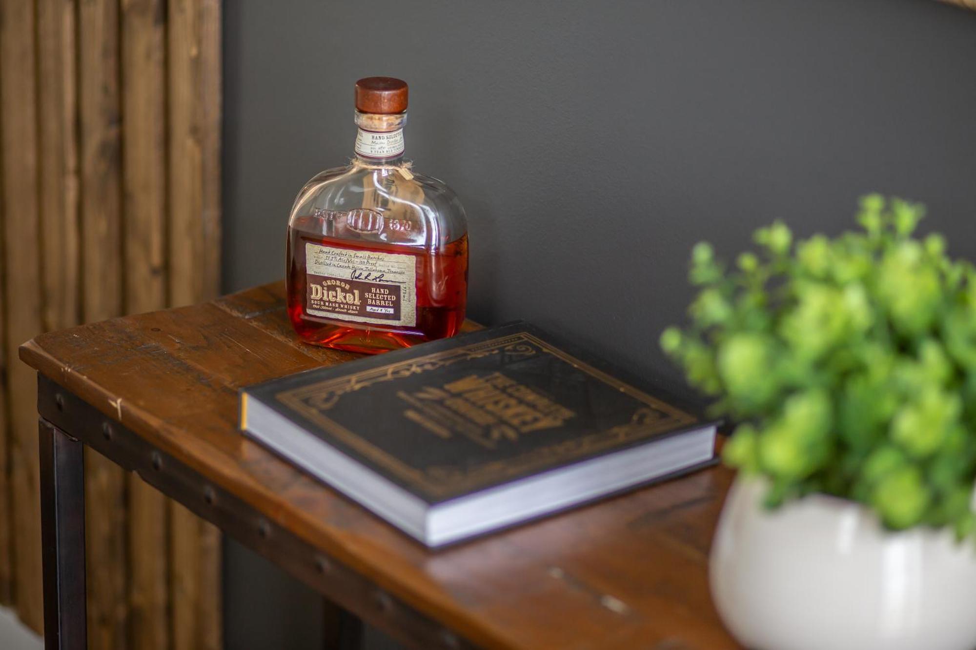 Whiskey House With Rooftop Golf, City Views! 8Min To Downtown! Sleeps 9! ナッシュビル エクステリア 写真