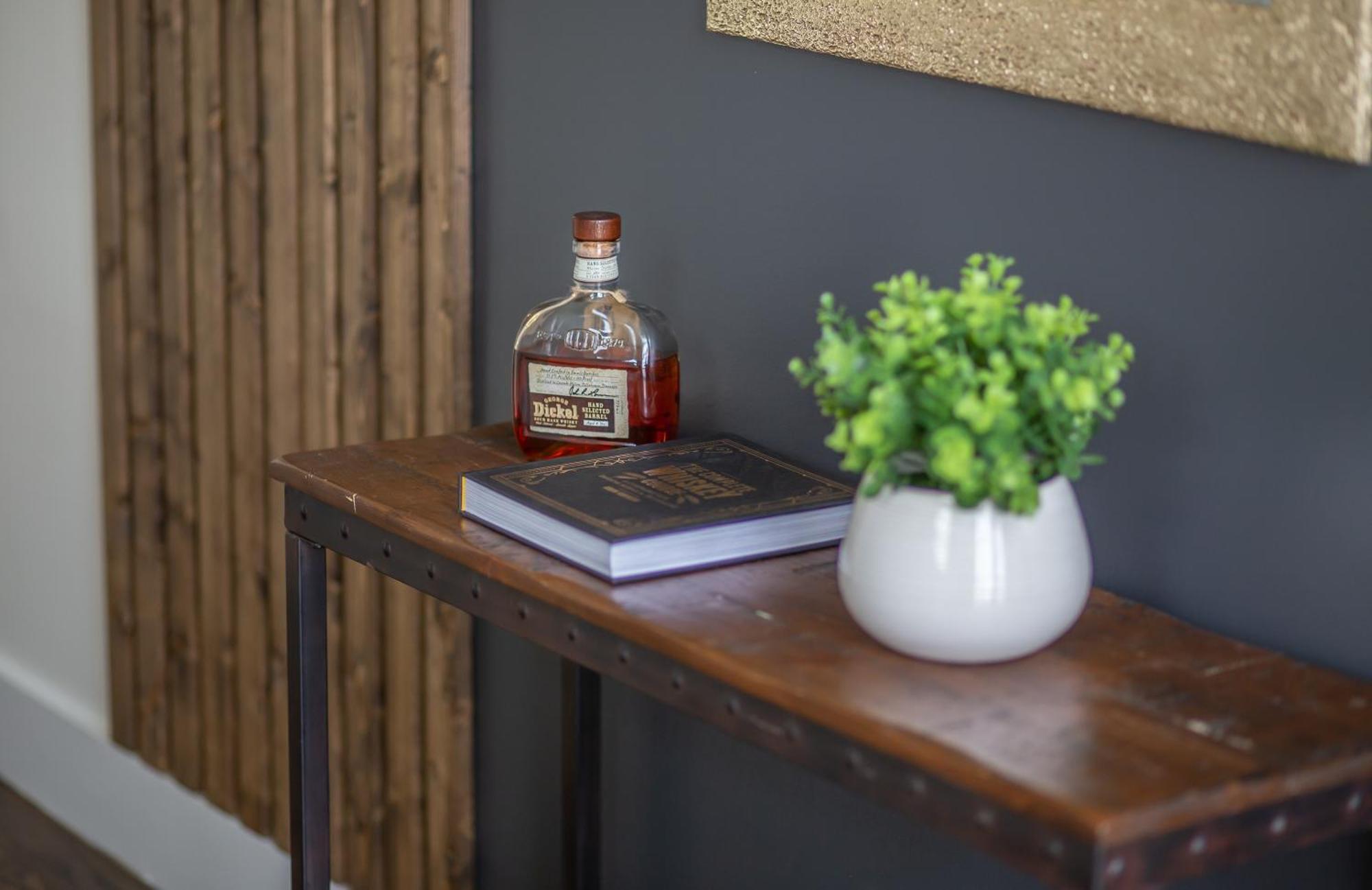 Whiskey House With Rooftop Golf, City Views! 8Min To Downtown! Sleeps 9! ナッシュビル エクステリア 写真
